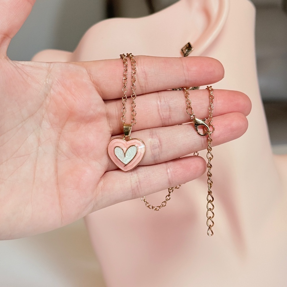 ⚜️ Heart Pendant Necklace in Pink and Gold - Picture 7 of 8